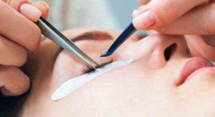 How Are Eyelash Extensions Done?